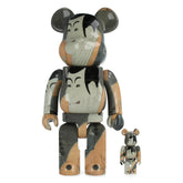 400% & 100% Bearbrick sæt featuring Toshusai Sharaku's Ichikawa Ebizo IV portrait, Edo-period kabuki art.